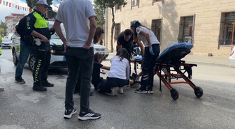 Burdur'da motosikleti devrilen yaralı sürücü Burdur Devlet Hastanesi'ne kaldırıldı