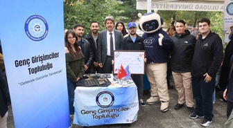 BUÜ'de 2026-2027 akademik yılı başladı, Rektör Yılmaz öğrenci stantlarını gezdi