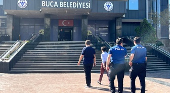 CHP'li Buca Belediyesine haciz! İcra memurları polisle birlikte binaya girdi