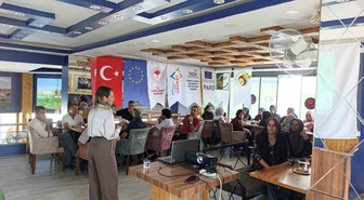 Diyarbakır Çermik'te Çermik-Çüngüş Derneği eğitim programı düzenledi