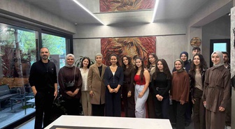 Düzce'de gençler ÜNİDES projesiyle atıklardan yapılan sanat eserlerini inceledi