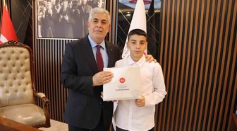 Elazığ'ı temsilen yarışan Ahmet Akdeniz hafızlıkta bölge birincisi oldu