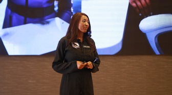 Eski NASA roket bilimcisi Aisha Bowe, Adana'da uzay deneyimini öğrencilerle paylaştı