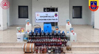 Eskişehir'de jandarma operasyonunda 296 litre şarap ve damıtma sistemi ele geçirildi