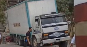 İddiaya göre Gaziantep Şahinbey'de freni boşalan kamyon eve çarptı, yaralanan olmadı