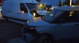 Isparta Yalvaç'ta ticari araçla hafif ticari araç çarpıştı, 1 sürücü yaralandı