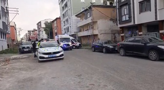 Kars'ta motosikletli saldırgan, 1'i kadın 2 kişiyi ayaklarından vurup kaçtı