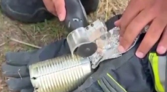 Kayseri Hacılar'da kafası konserve kutusuna sıkışan kediyi itfaiye kurtardı