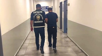 Komiser diye tanıtıp Bursa'da 1,5 milyonluk ziynet eşyası alan şüpheli tutuklandı