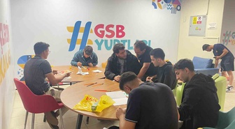 Muğla Menteşe'de erkek öğrenci yurdunda sanat ve spor etkinlikleri düzenleniyor