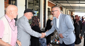 Seydişehir Belediye Başkanı Ustaoğlu, Yaşlılar Günü'nde huzurevinde bocce maçı yaptı