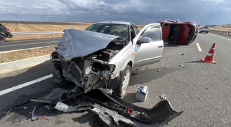 Tekirdağ Çorlu'da refüje çarpan otomobile çarpan araç takla attı, 4 kişi yaralandı