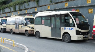 A47 minibüs şoförleri İBB önünde kontak kapattı, hattın kapatılmasını istedi