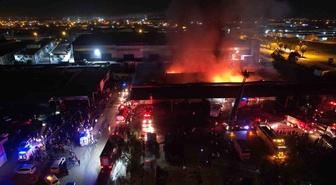 Adana’da halde çıkan yangında 22 iş yeri kullanılamaz hale geldi