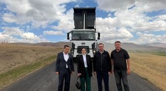 Ağrı Taşlıcay Kaymakamı Kılıç, Çöğürlü Köyü'ndeki 1,5 km'lik yol çalışmasını inceledi