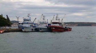 Aliağa'da şiddetli poyraz balıkçıların denize açılmasını engelledi