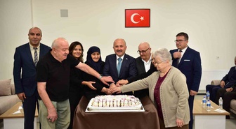 Aydın Valisi Varol, Dünya Yaşlılar Günü'nde huzurevi sakinleriyle buluştu