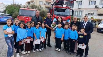 Bağyüzü İlkokulu öğrencileri Ayvalık'ta itfaiyecilerin haftasını kutladı