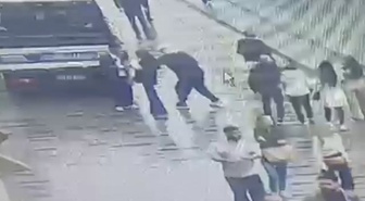 Beyoğlu'nda kadının cep telefonunu kapkaçla alan şüpheli suçüstü yakalandı