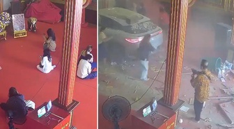 Bilincini kaybeden sürücü elektrikli aracıyla tapınağa daldı! 3 kişi yaralandı