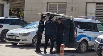 İnegöl'de ortaokula belinde tabancayla giren genç gözaltına alındı! Yeğeni için müdürle görüşmeye gelmiş