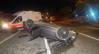 Bursa Orhangazi'de otomobil kamyonete çarpıp takla attı; 1'i ağır 3 kişi yaralandı