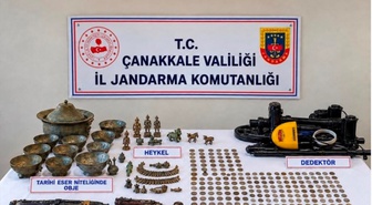 Çanakkale Ezine'de jandarma, 179 sikke ve çok sayıda obje ele geçirdi