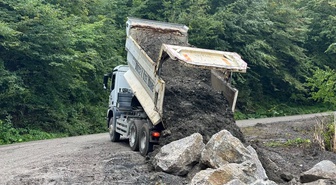 Düzce Kaynaşlı'da ikinci heyelan bölgesinde İl Özel İdaresi taş tahkimatı yaptı
