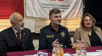Edirne Emniyet Müdürü, 93 yaşındaki emekli başkomisere plaket takdim etti