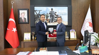 Edirne İl Tarım ve Orman Müdürü Köse, görevinden ayrılan Toğantimur'a plaket verdi