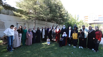 Erciş Kaymakamı Ahmed Çelik'in eşi Havva Çelik, şehit annelerini ağırladı