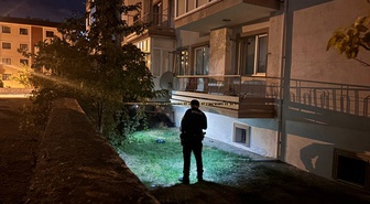 Erzincan'da 4. kattan zemine düşen 77 yaşındaki kadın hastanede öldü