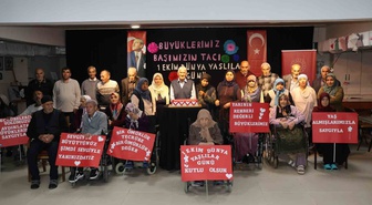 Erzurum'da 1 Ekim Dünya Yaşlılar Günü yürüyüşünde büyüklerle pasta kesildi