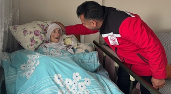 Erzurum İspir'de Aile ve Sosyal Hizmetler Müdürü, 114 yaşındaki Salli Nine'yi ziyaret etti