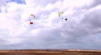 GAP Havalimanı'nda TEKNOFEST Güneydoğu'nun ikinci gününde paramotor uçuşu yapıldı