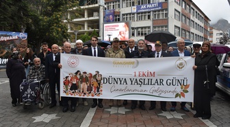 Gümüşhane'de 1 Ekim Dünya Yaşlılar Günü yürüyüşü Atatürk Parkı'nda sona erdi
