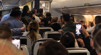 İstanbul uçağında akılalmaz olay! Kabin memuru ve kadın yolcuyu ısırdı