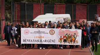Kastamonu'da Dünya Yaşlılar Günü yürüyüşü gençlerle yaşlıları buluşturdu.