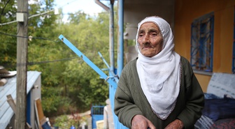 Kayseri Develi'de iki asırlık kişi 108 ve 115 yaşında olduklarını söylüyor
