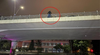 İntihar etmek için köprüye çıktı! Polis 1 saat boyunca ikna etmeye çalıştı