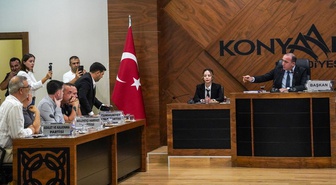 CHP'den istifa eden Konyaaltı Belediye Başkanı Kotan'ın meclisinde arbede! Toplantı yarıda kaldı
