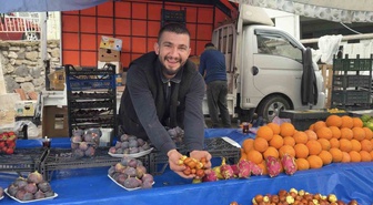 Kütahya Simav'da hünnap pazar tezgahlarında 50-80 TL arasında satışa sunuldu