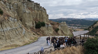 Manisa Celal Bayar Üniversitesinden 150 öğrenci Kula-Salihli Jeoparkı'nı gezdi