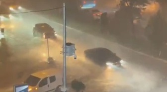 Mardin Artuklu'da sağanak ve dolu hayatı olumsuz etkiledi, iş yerlerini su bastı