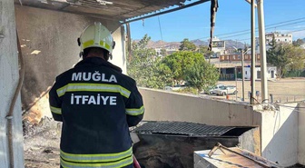 Muğla Bodrum'da buzdolabından çıkan yangın itfaiye ekiplerince söndürüldü