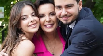 Perihan Savaş'tan gelinine: Anne demene gerek yok, teyze demen yeterli