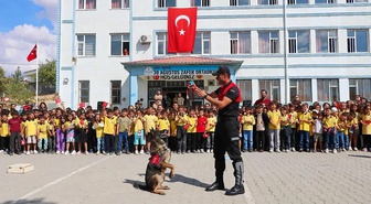 Siirt Baykan'da jandarma, 600 öğrenciye trafik ve siber güvenlik eğitimi verdi