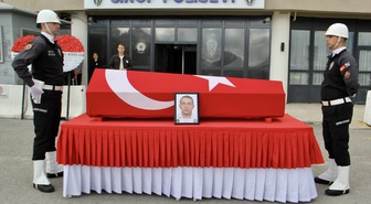 Sinop Yalıkavak'ta alabora olan teknede ölen polis memuru için tören yapıldı