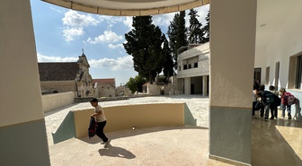 Suriye'de Hristiyan çocuklar, 10 yıl barınma merkezi olan okulda eğitime başladı