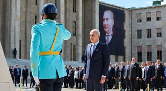 TBMM'de 28'inci dönem 5'inci yasama yılı Atatürk Anıtı önünde törenle başladı